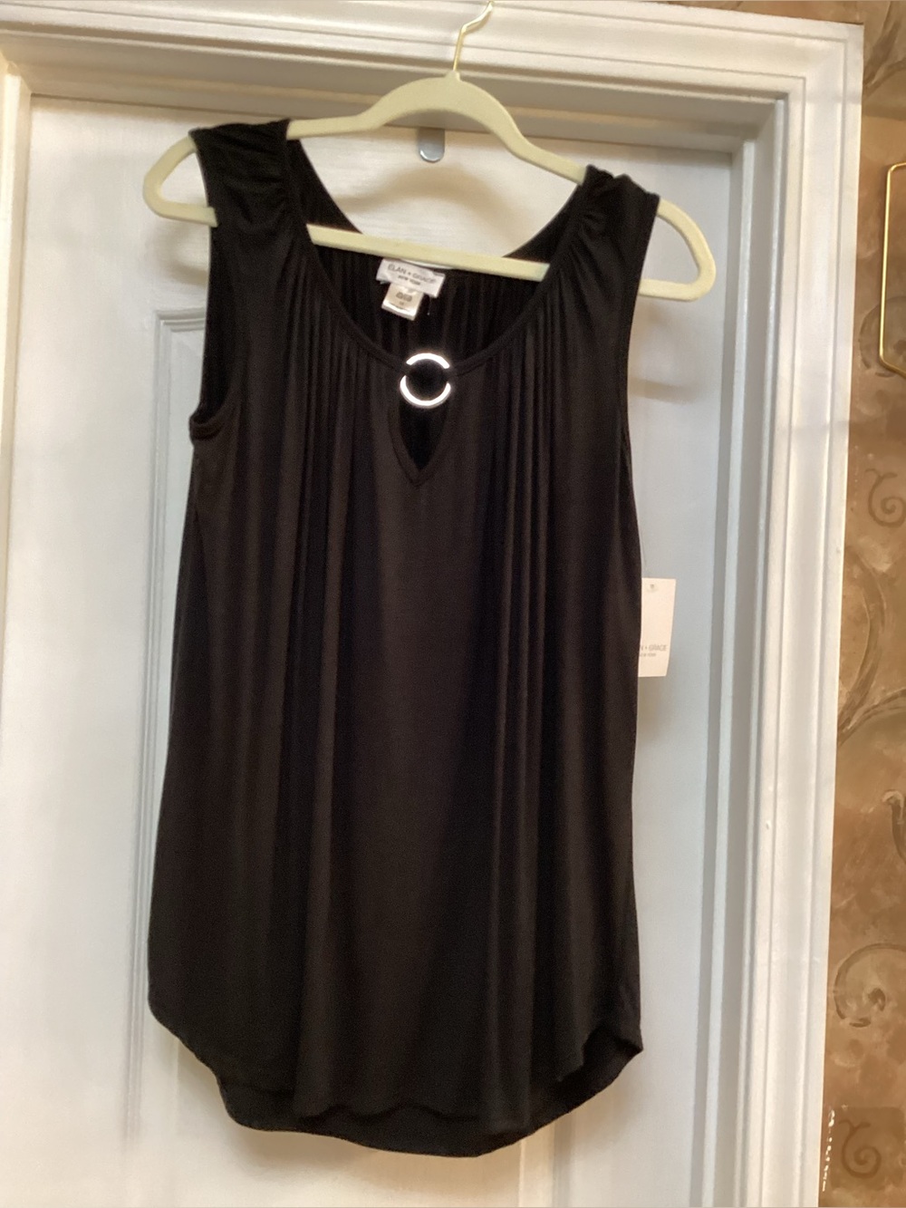 Black Sleeveless Ring-Detail Top size 1X NEW